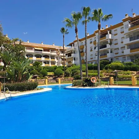 Pinos De Nagueles With Pool By Homing מארבלה